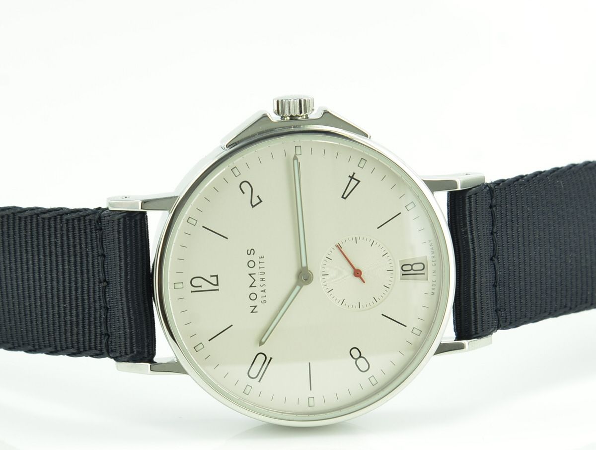 NOMOS Glashtte Ahoi Datum Glasboden