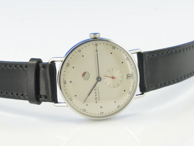 NOMOS Metro Gangreserve