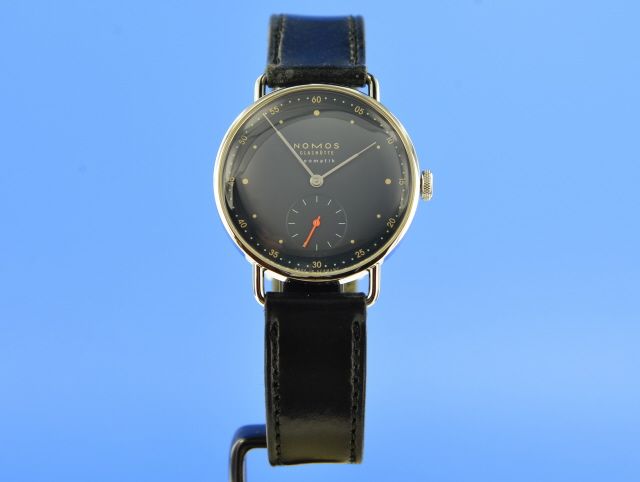 Nomos Metro Neomatik 35