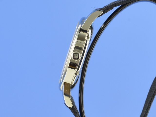 Nomos Club Datum Signal Blau