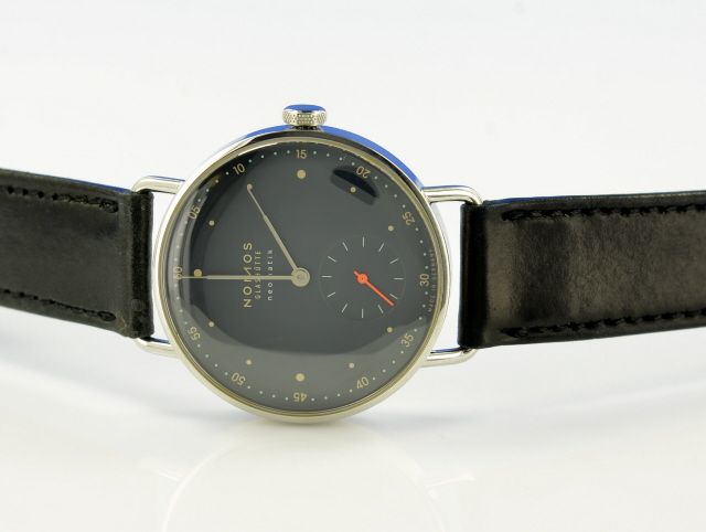 Nomos Metro Neomatik 35