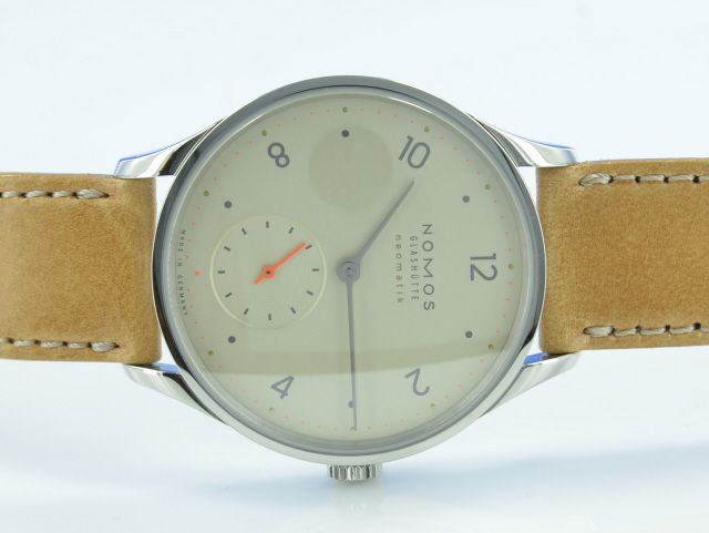 Nomos Minimatik champagner