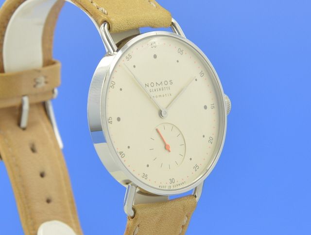 Nomos Neomatik Metro