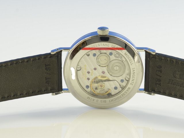 Nomos Tangente