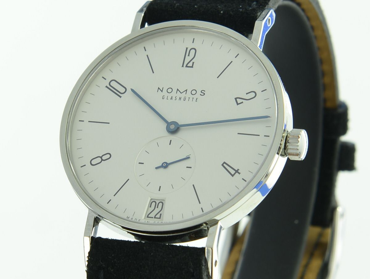 Nomos Tangente 38 Datum Handaufzug