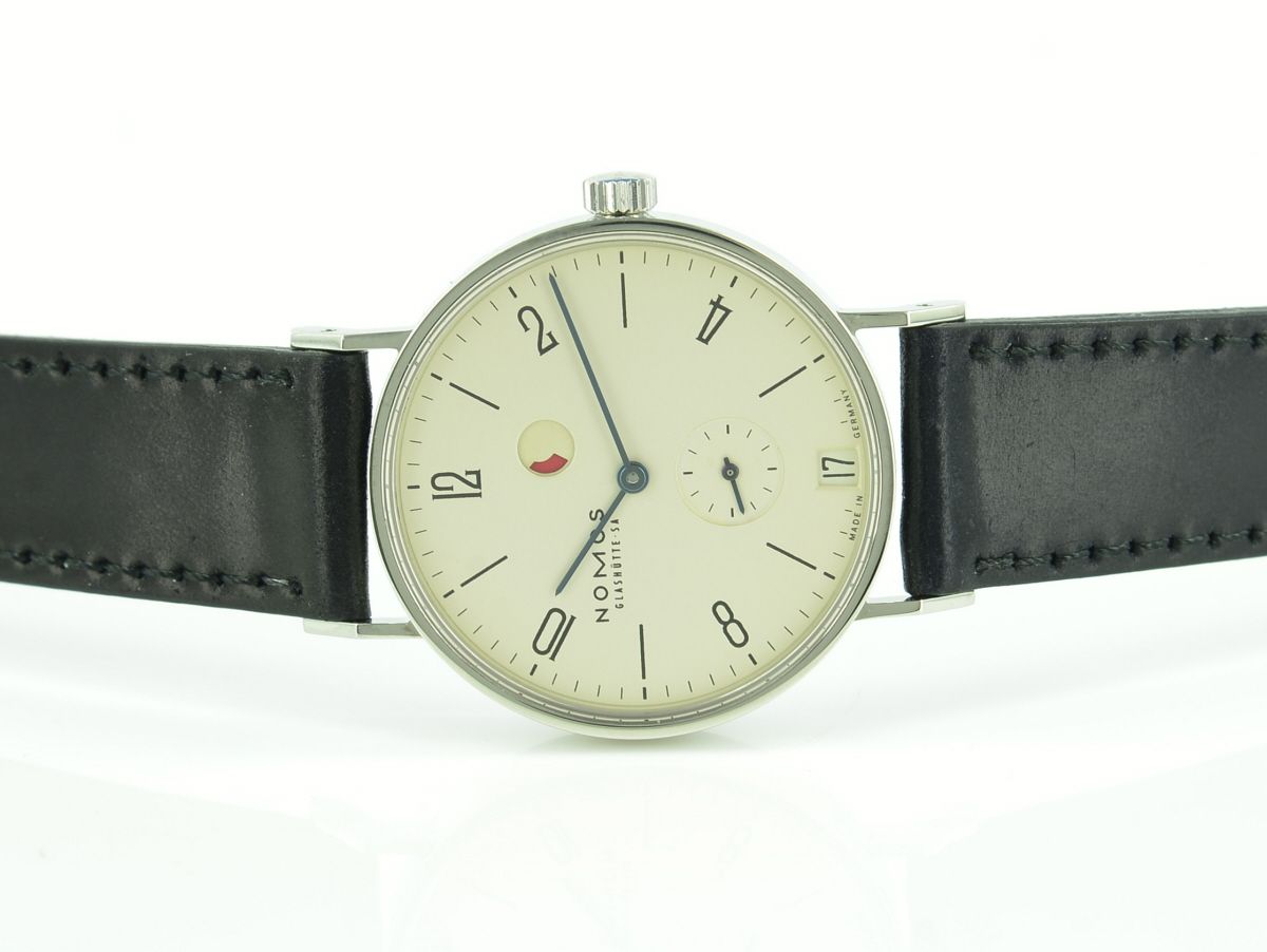 Nomos Tangente Gangreserve Datum 131