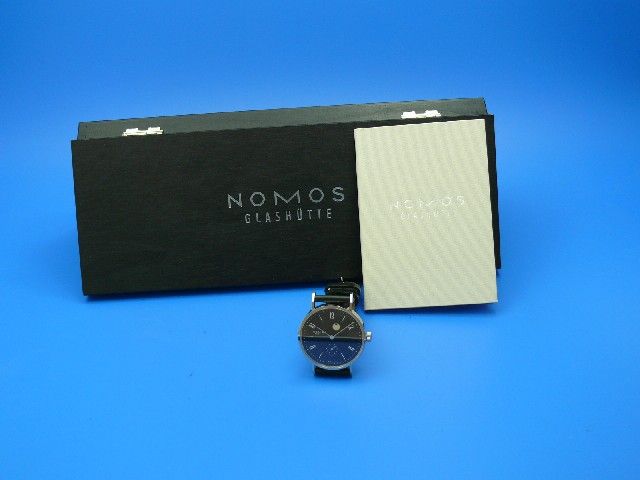 Nomos Tangente Gangreserve