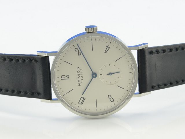 Nomos Tangente Glasboden Faltschliee