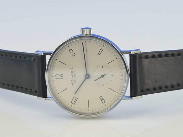 Nomos Tangente