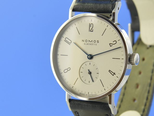 Nomos Tangente