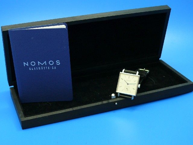 Nomos Tetra