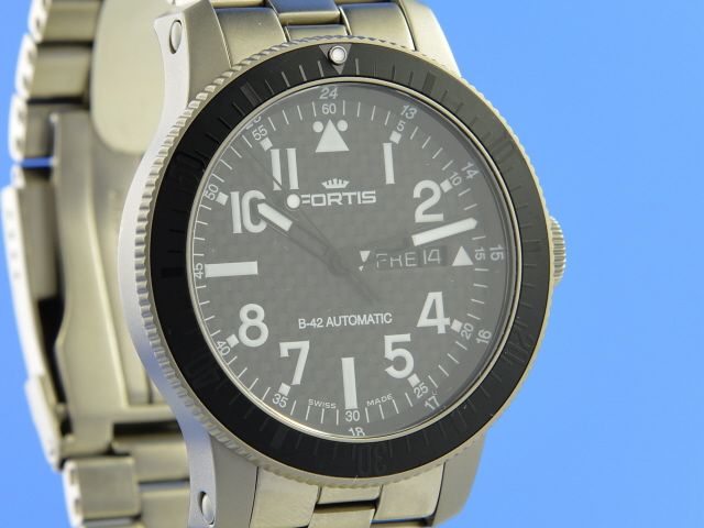 Fortis B-42 Official Cosmonauts Day/Date Titan