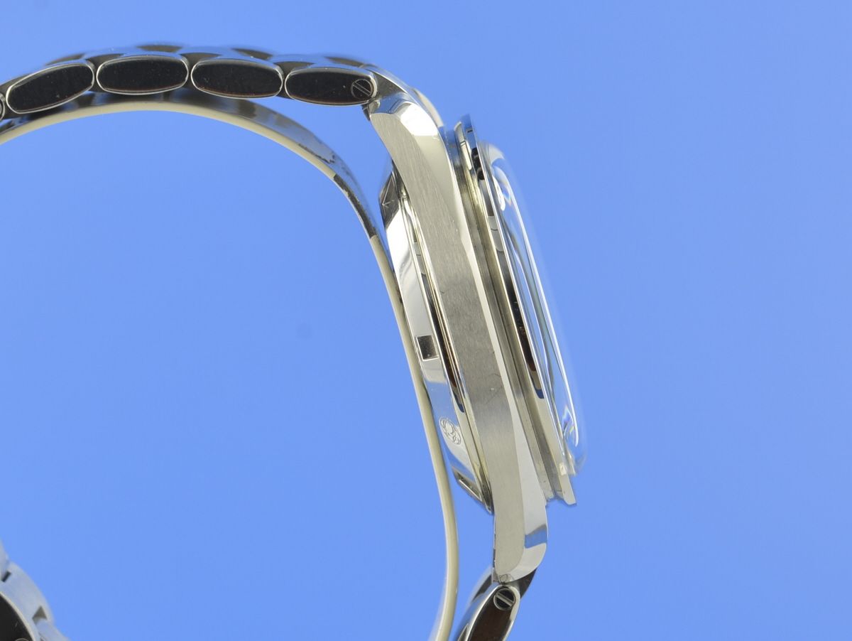 Omega Speedmaster Moonwatch