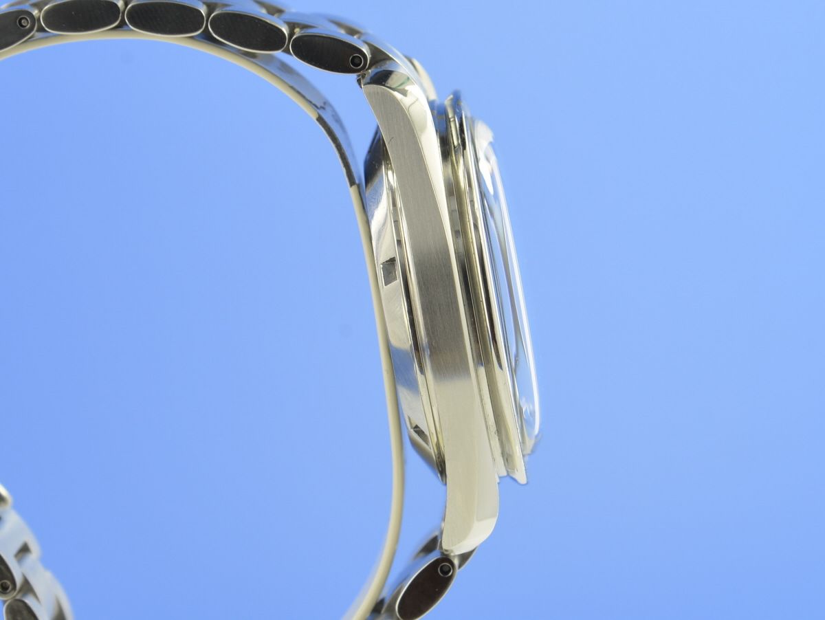 Omega Speedmaster Moonwatch