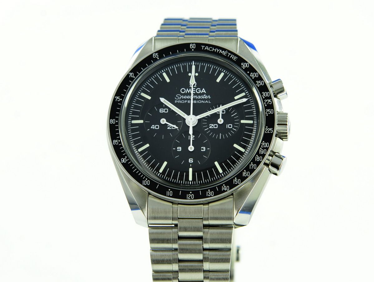 Omega Speedmaster Moonwatch Master Chronometer