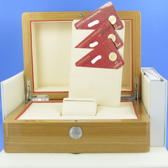 Omega Speedmaster Racing Master Chronometer