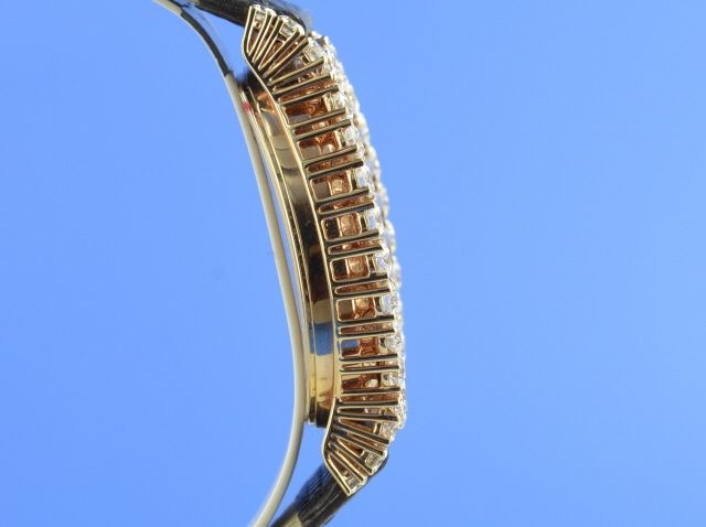 Chopard LHeure du Diamant Oval Medium