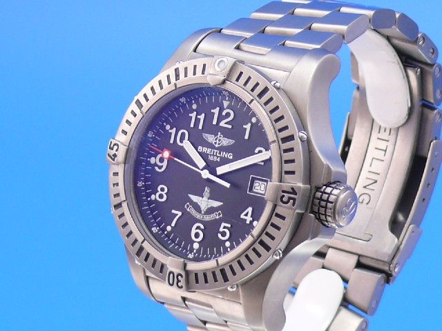 Breitling Avenger Seawolf Titan Utrinque Paratus