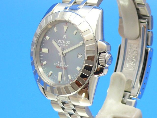 Tudor Sport Date – blaues Perlmutt-Zifferblatt