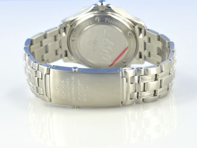 Omega Seamaster Diver 300M James Bond Collector Piece Limitierte Edition