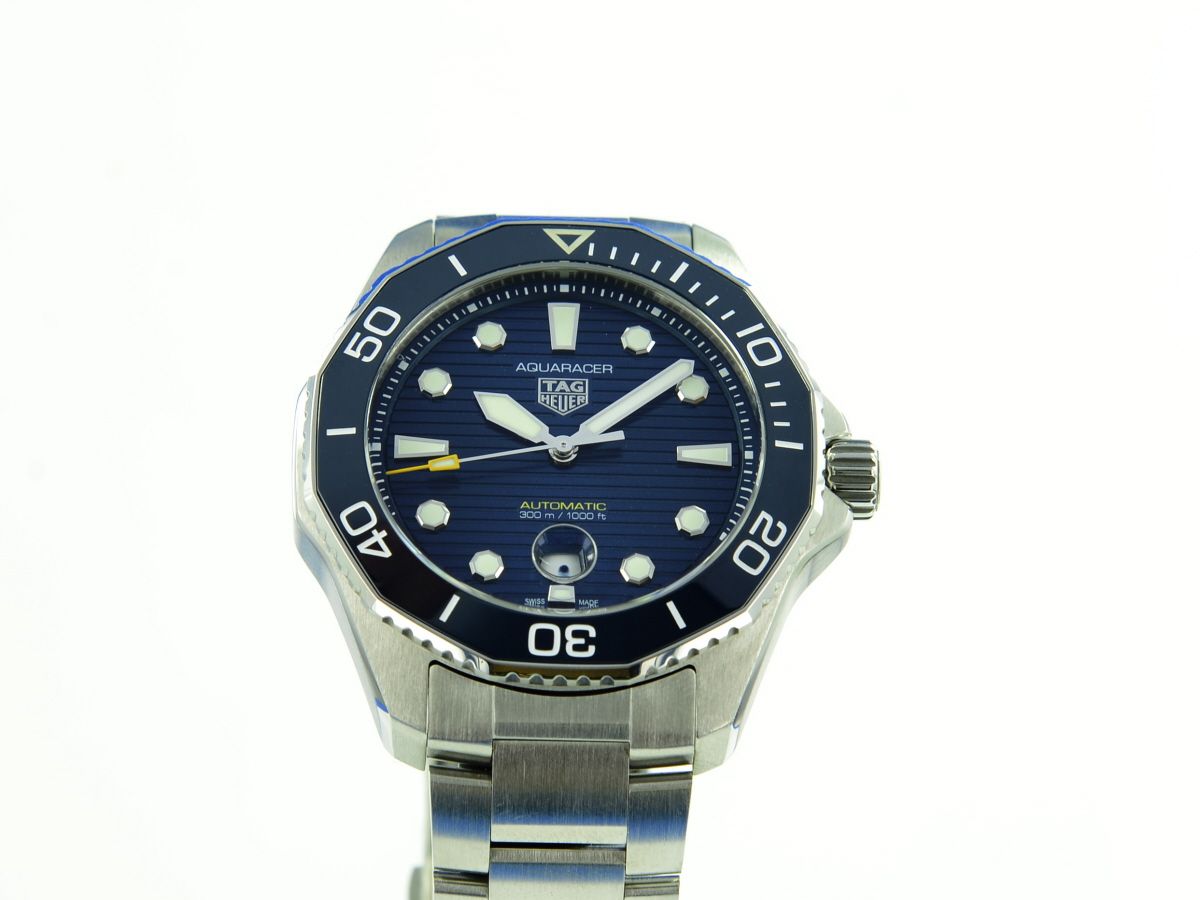 TAG Heuer Aquaracer Professional 300 Date WBP201B