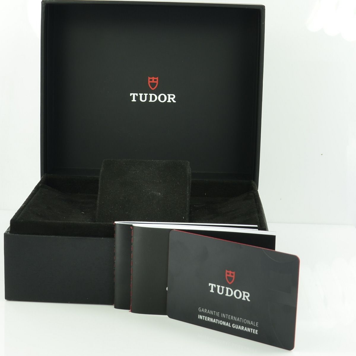 TUDOR Black Bay 39 mm