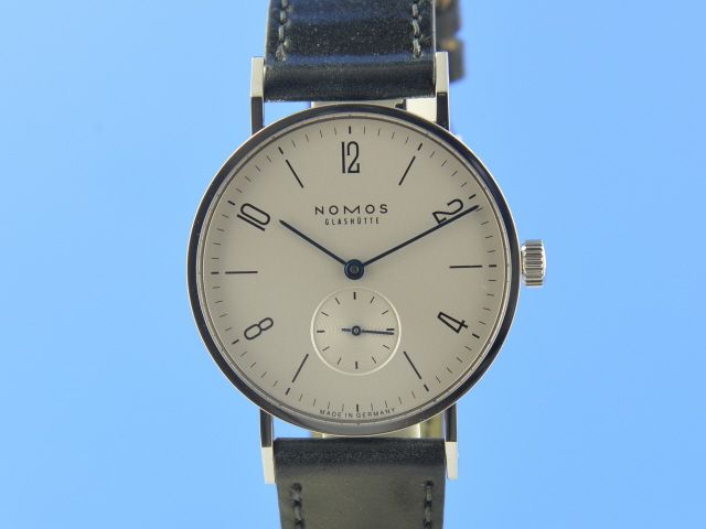 Nomos Tangente