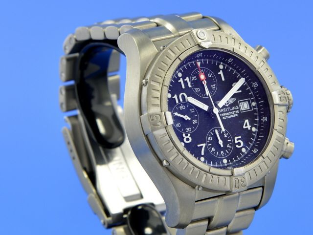 Breitling Avenger Chronograph Titan