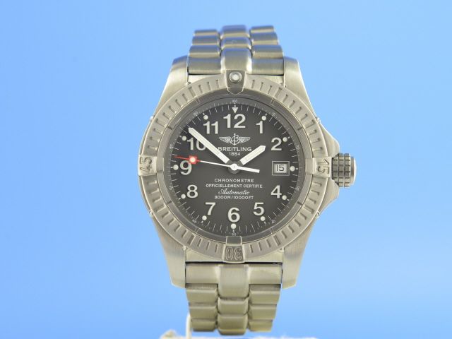 Breitling Avenger Titan