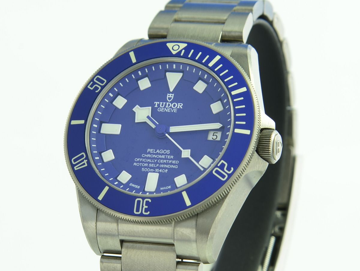 TUDOR Pelagos blaues Zifferblatt Herrenuhr Titan Armband