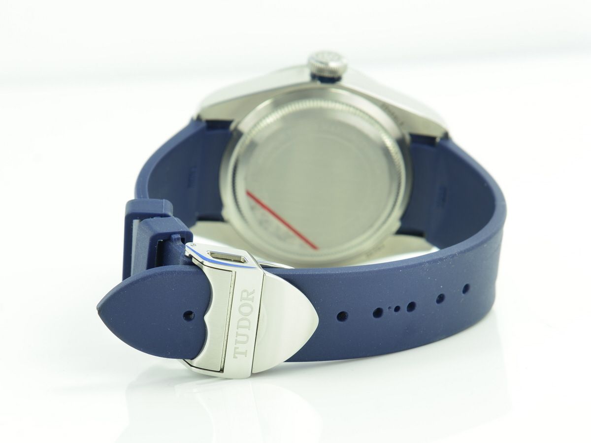 Tudor Black Bay 79230B Chronometer mit B/P 79230B aus 10/2023