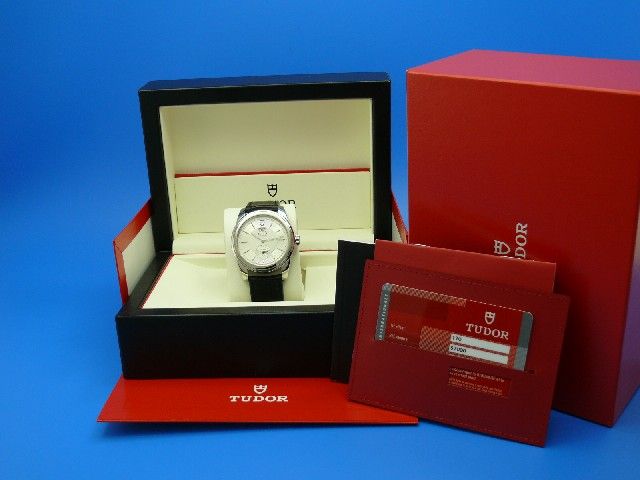 Tudor Glamour Double Date