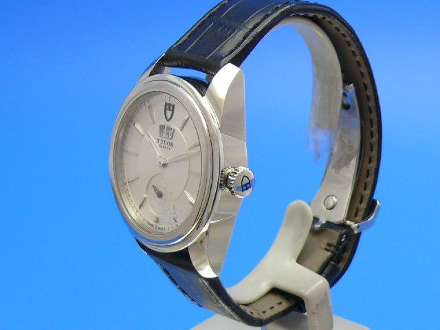 Tudor Glamour Double Date