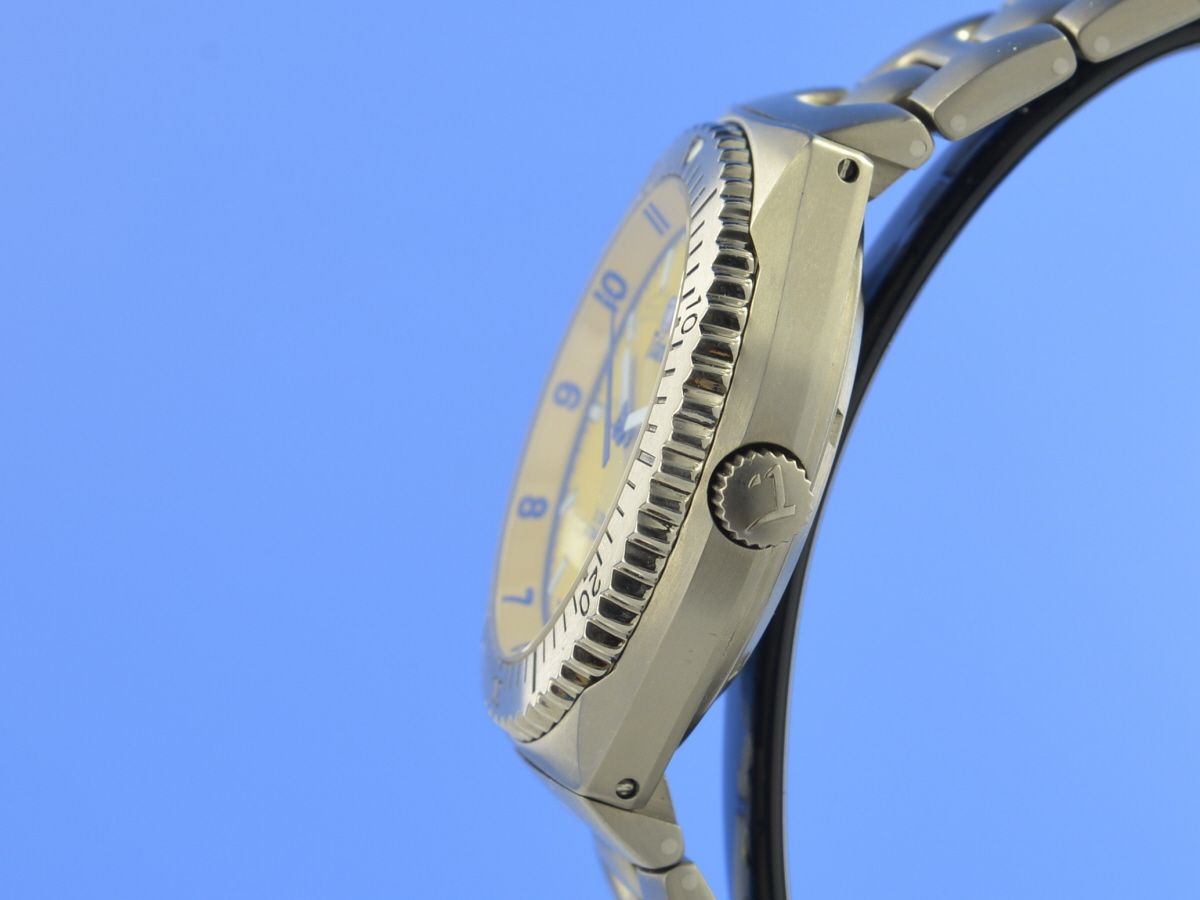 Tutima Military DI 300