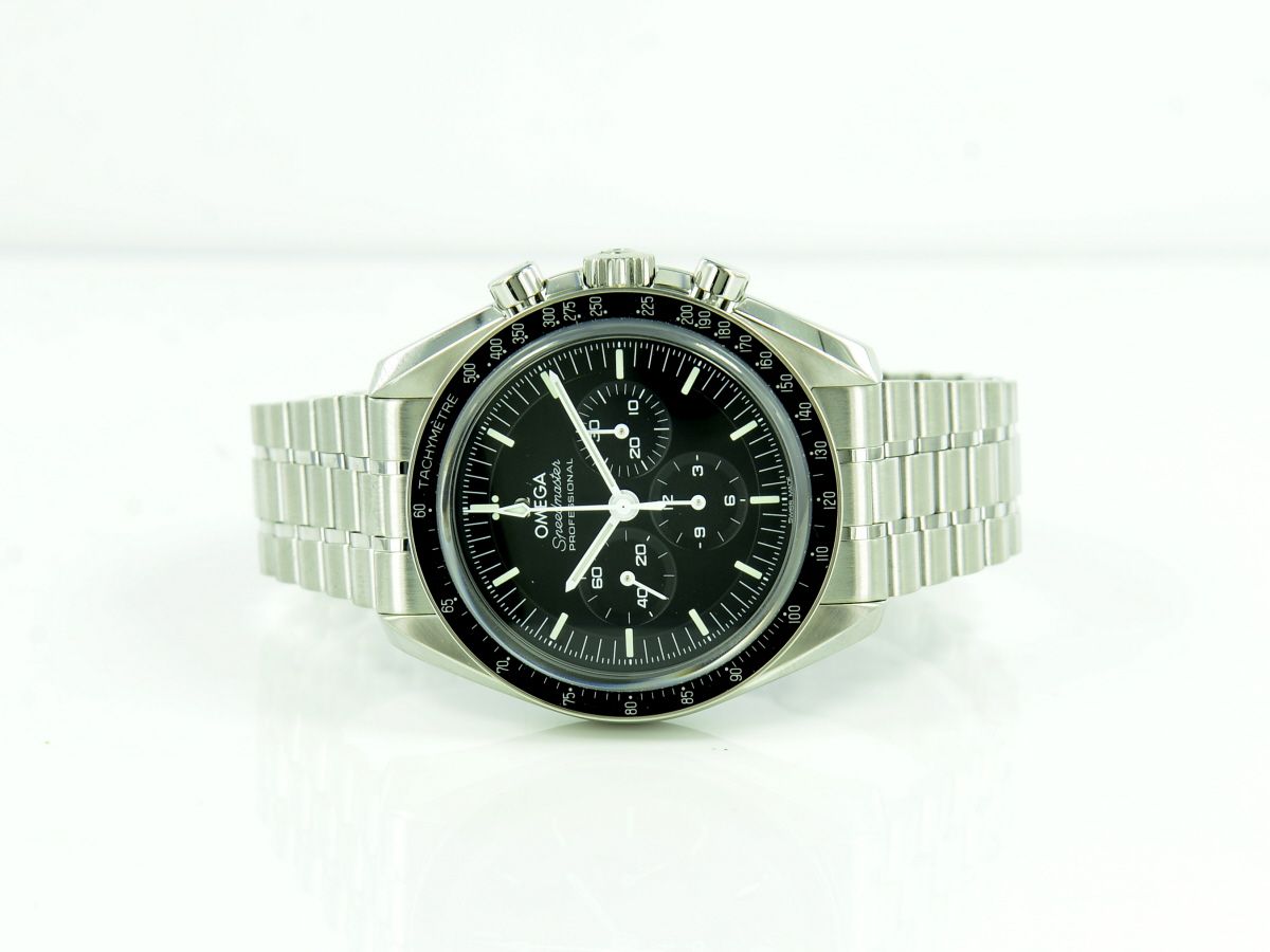 Omega Speedmaster Moonwatch Master Chronometer