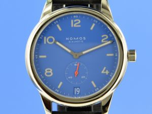 Nomos Club Datum Signal Blau